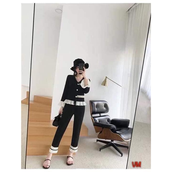 BỘ ĐỒ LEN TĂM CỔ TRÒN CÀI KHUY MÀU ĐEN PHÔI TRẮNG CỰC XINH