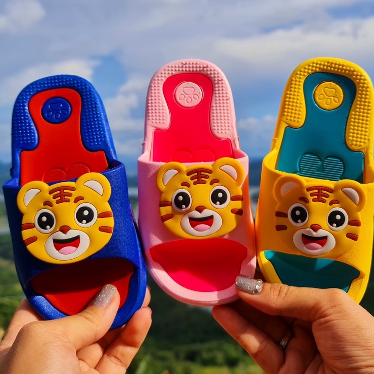 Dép bánh mì mèo vàng cho bé trai và bé gái chất cao su siêu mềm