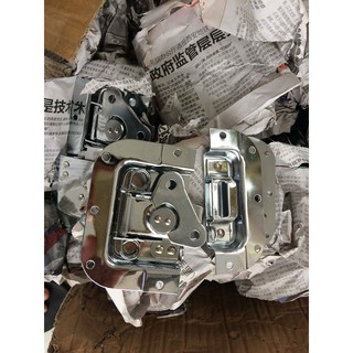 Khoá bướm gắn tủ âm thanh, case loa, tủ thiết bị các loại