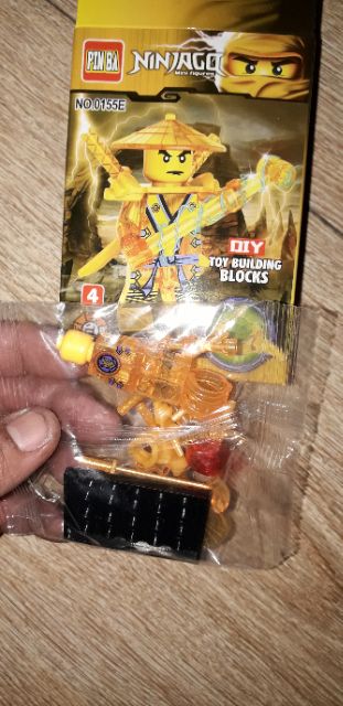 Lắp ráp 1 hộp LegoNinjago 0155E có nhiều chi tiết