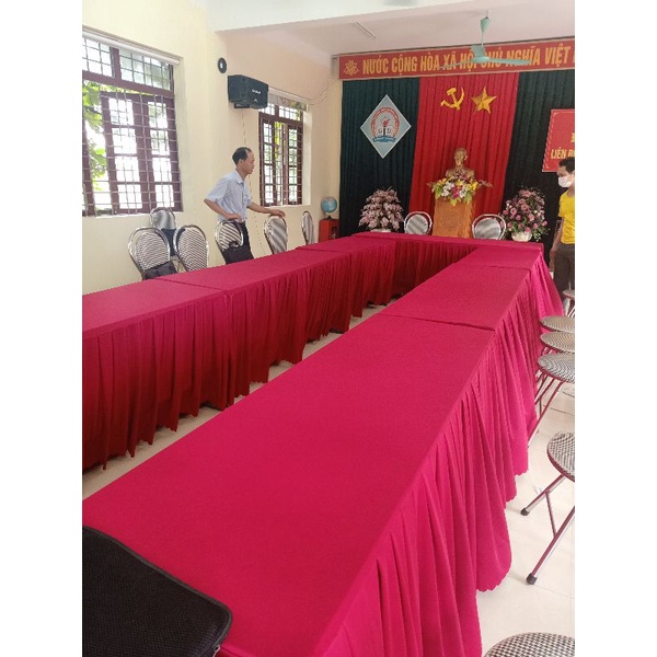Khăn trải bàn giáo viên.