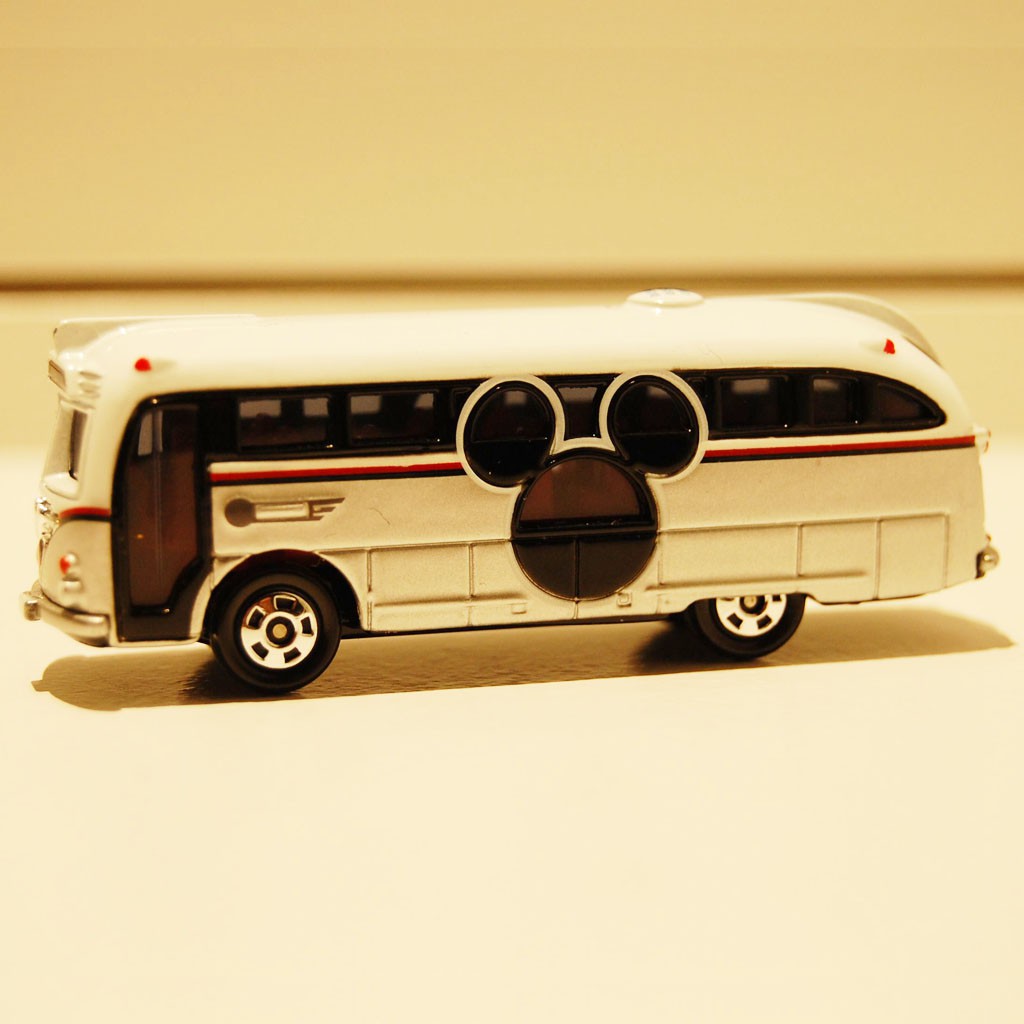 Đồ chơi Xe Bus Mô Hình Tomica Tokyo Disney Resort Vechile Collection Cruiser - Mickey Mouse (No Box)