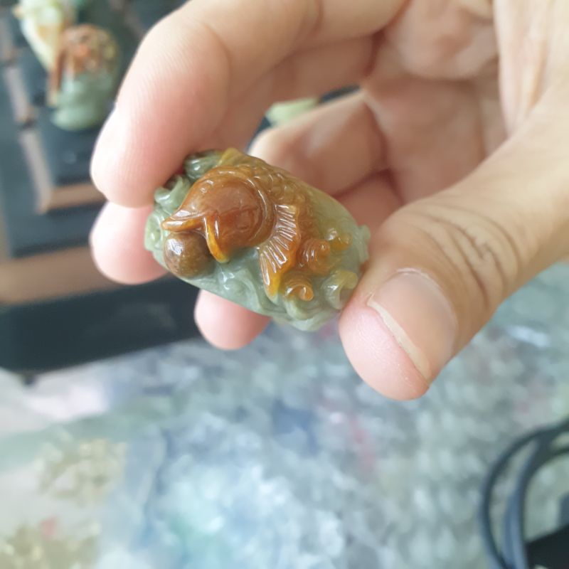 Nhẫn đá ngọc cẩm huyết chạm hoa sen nhiều size