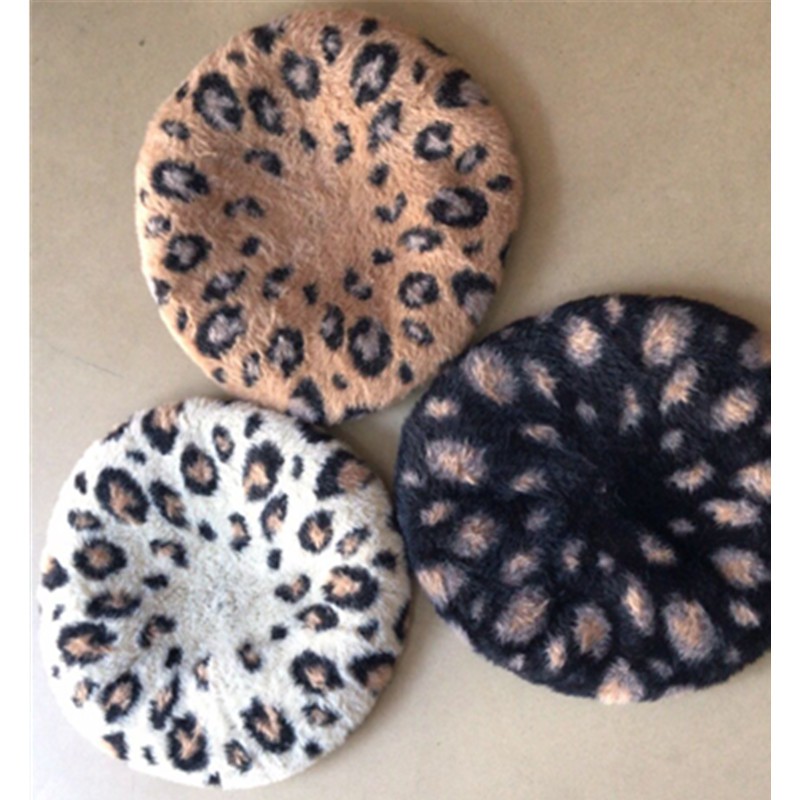 Retro Japanese and Korean style leopard print winter beret for women