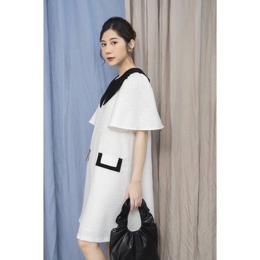 Váy Dạ Tweed Trắng Phối Cổ Đen Dáng Suông A Dễ Mặc Nắp Túi Trang Trí Nổi Bật | BigBuy360 - bigbuy360.vn