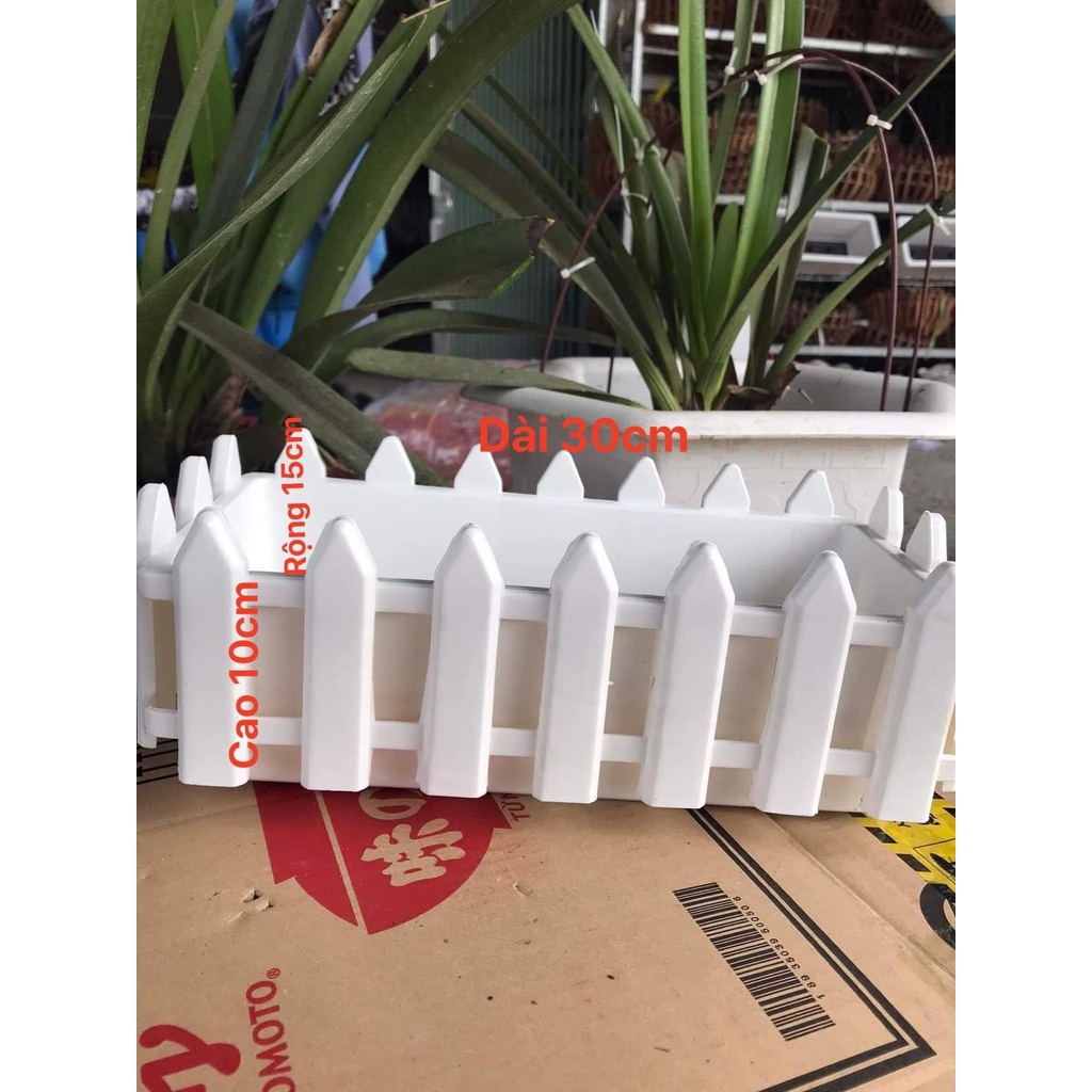 Chậu hàng rào cỡ nhỏ trồng hoa cây cảnh màu trắng KT 30x15x10cm hàng loại 1