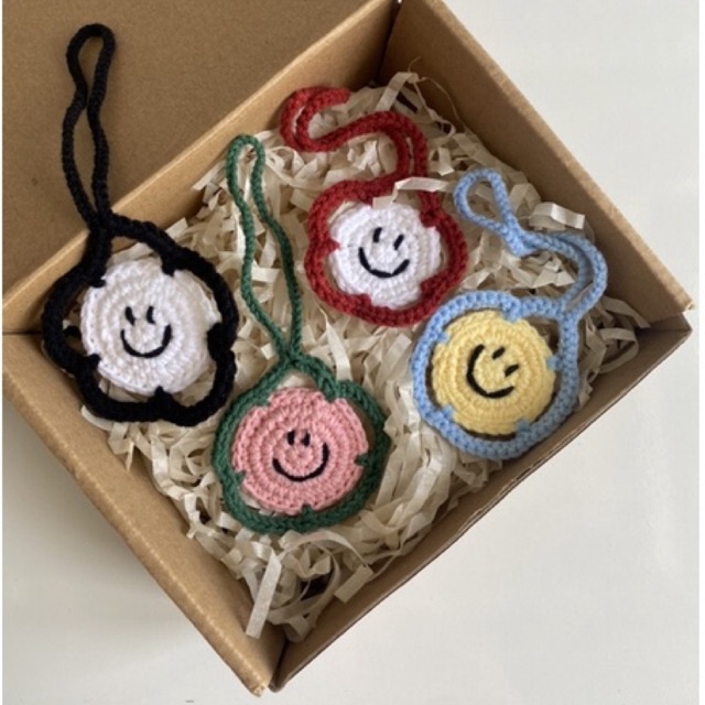 MÓC KHOÁ MẶT CƯỜI HANDMADE