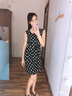 Váy chấm bi