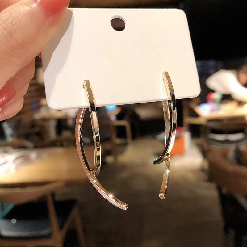 Khuyên Tai Dáng Dài Phong Cách Thời Trang Đơn Giản Cho Nữ