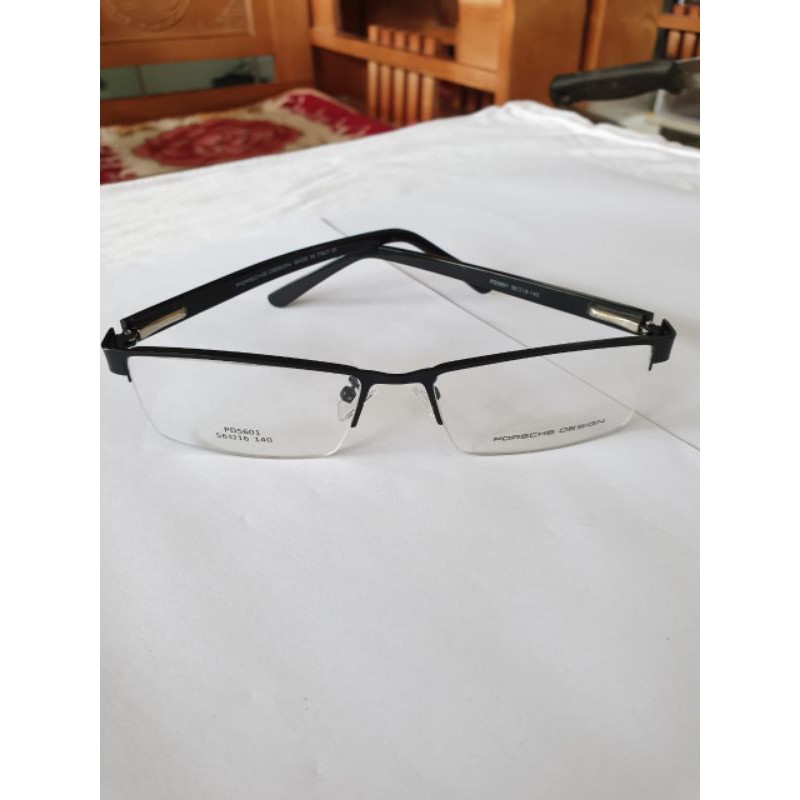 Gọng kính Porsche Design của Italy PD5601