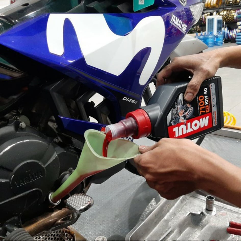 [ Chính Hãng ] Nhớt Motul 7100 10W50 1L , Nhớt tổng hợp 100%, Nhớt Xe Máy 4T dành cho xe số công suất cao