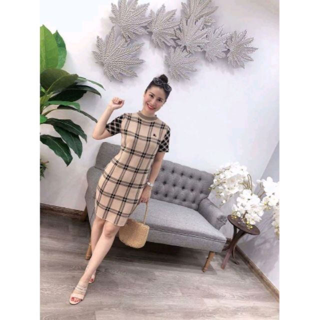 Váy len kẻ