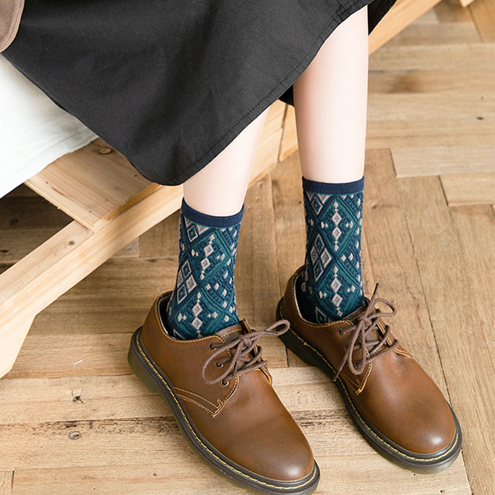 Đôi Vớ Cotton Thoáng Khí Họa Tiết Retro Thời Trang Cho Nữ