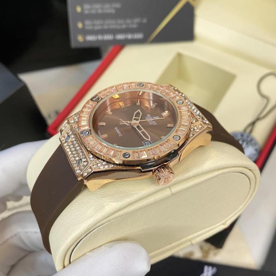 (Thẻ bảo hành 12 tháng) Đồng hồ nữ Hublot mặt tròn đính viền đá dây cao su vani cao cấp | BigBuy360 - bigbuy360.vn