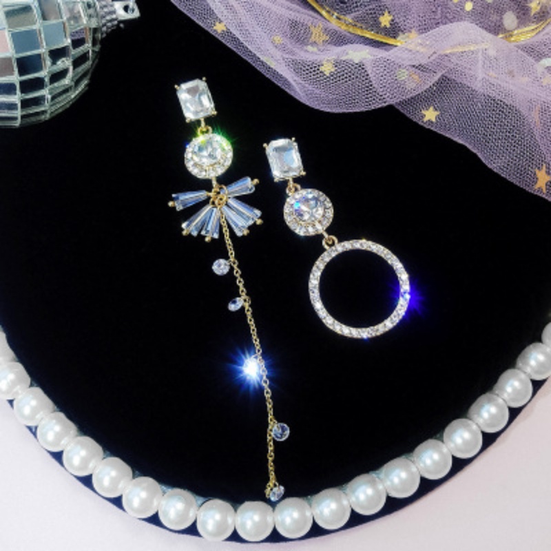 Bông Tai Dáng Dài Hình Trái Tim Đính Đá Phối Tua Rua Thời Trang Cao Cấp Cho Nữ