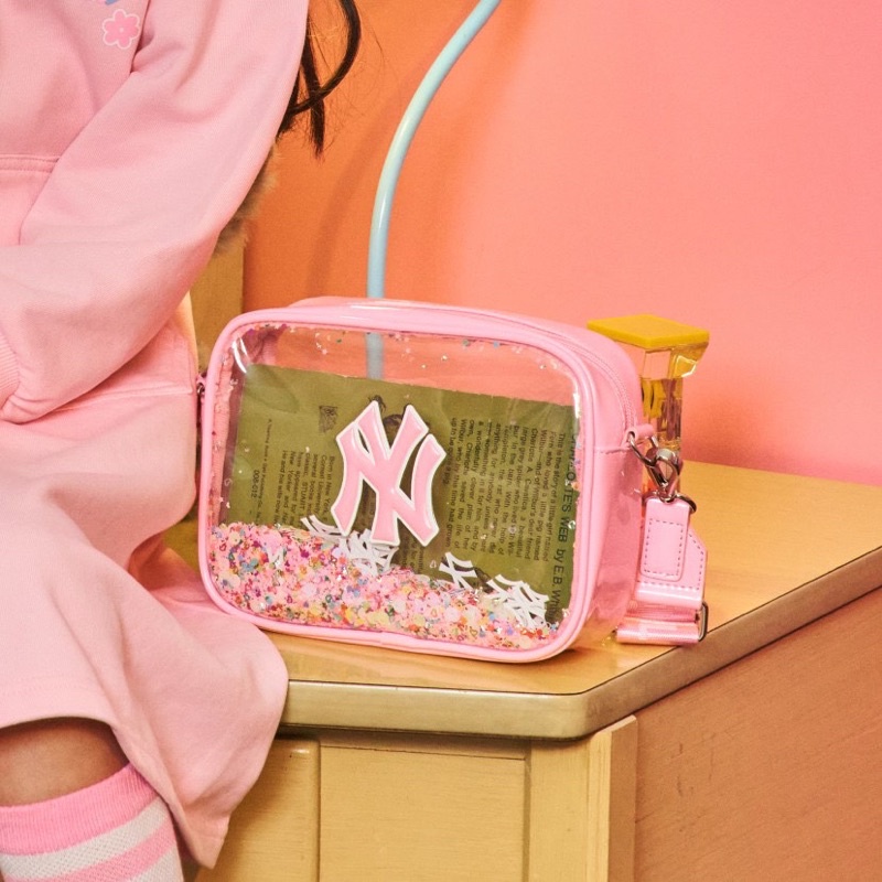 Túi chéo nhựa trong màu hồng cho bé gái