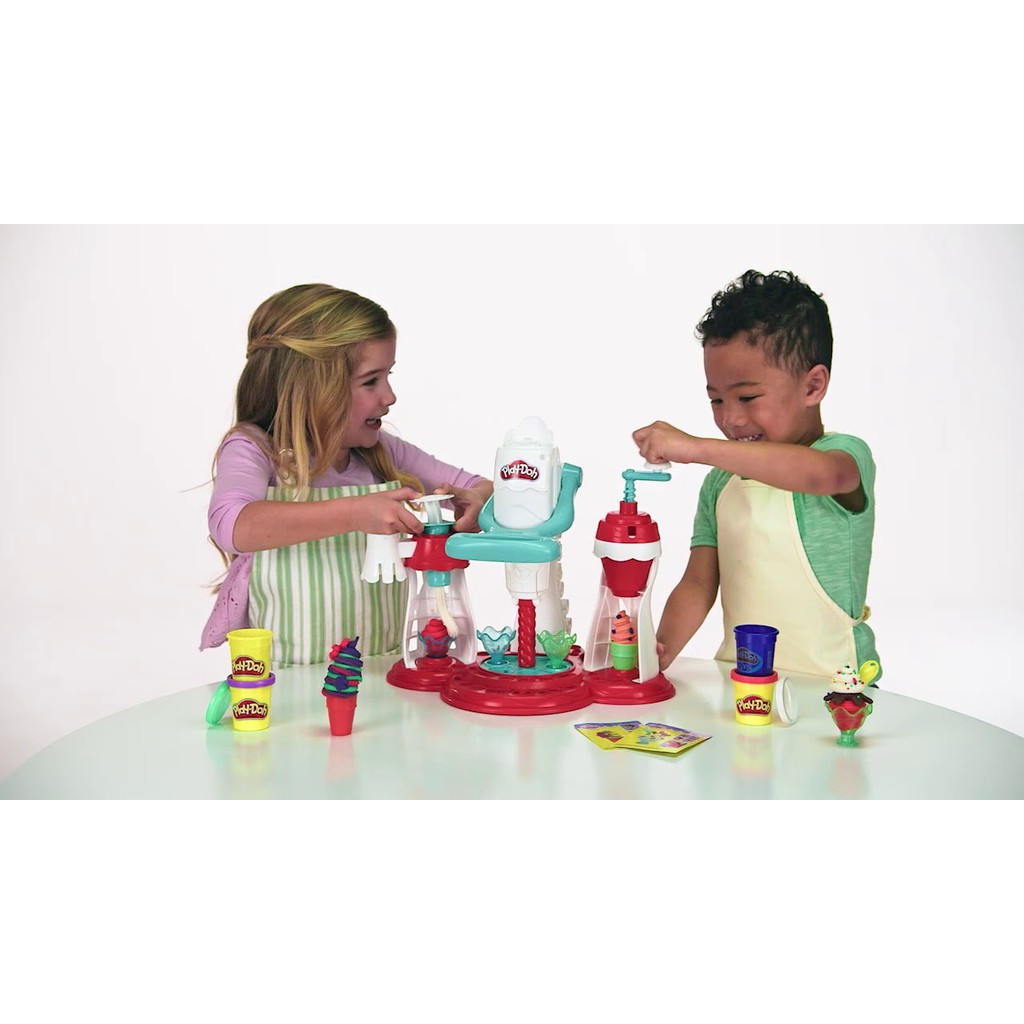 Bộ đồ chơi đất nặn máy làm kem thần kỳ Play Doh E1935