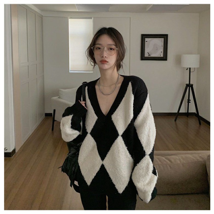 Áo sweater màu trắng đen phong cách retro Hong Kong thời trang cho nữ 2021