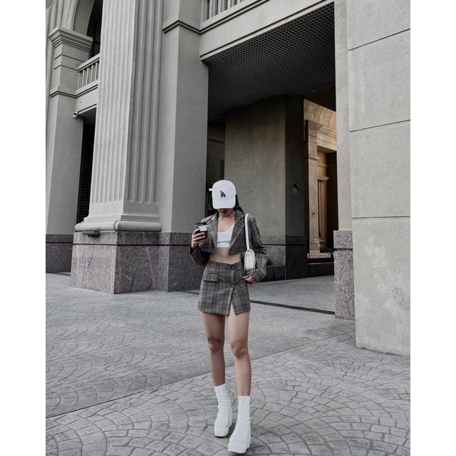Set áo Croptop blazer + chân váy màu kẻ caro nâu tím trắng kem DMA Brand