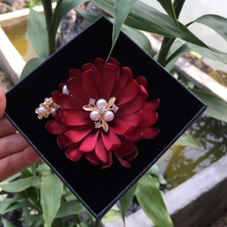 Hoa cúc cài áo handmade kèm hộp sang trọng
