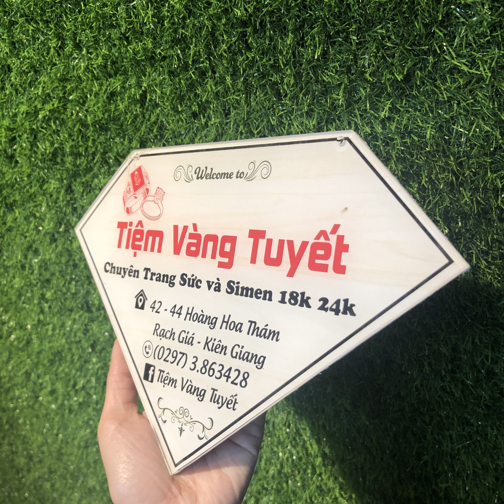 Bảng hiệu mica hình kim cương - Dụng cụ chụp ảnh xịn xò dành cho chị em bán hàng