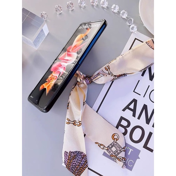 Ốp da Samsung Z Flip 3 / Z Flip 4 gold đính ong đá kèm ring và dây móc sang chảnh / Z Flip3 / ZFlip3 / Z Flip4/ ZFlip4