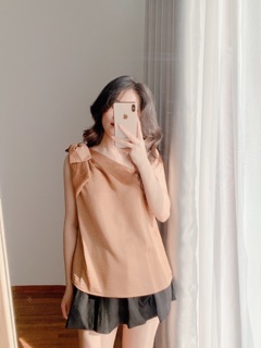 Áo lệch vai nơ nâu