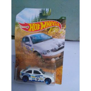 Xe Hotwheels Ford Escort