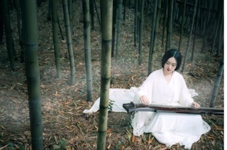 Hán phục trắng