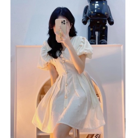 Váy trắng cổ V trước sau tay bồng khuy ngọc giữa | BigBuy360 - bigbuy360.vn