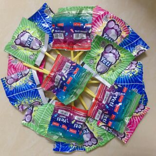 Combo 20 chiếc kẹo mút Yeti bàn chân xinh xắn