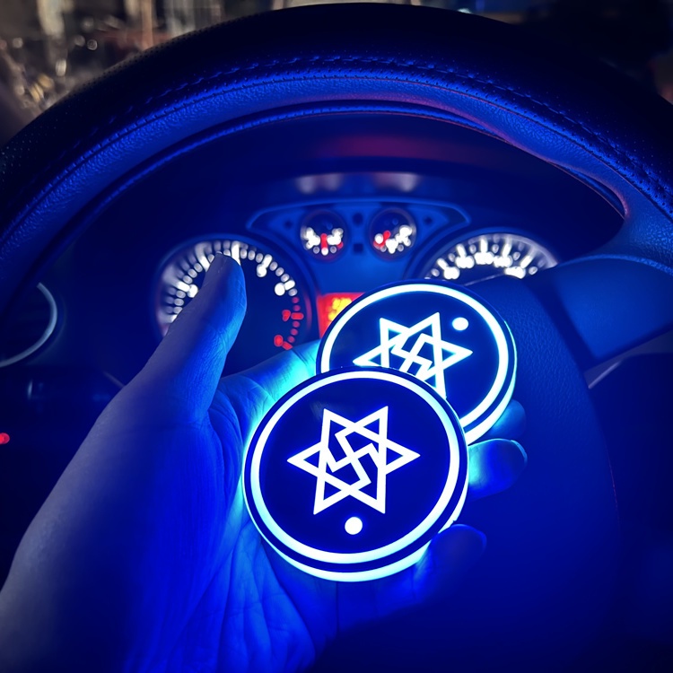 Đế Lót Ly Có Đèn Cảm Biến Rung Nhiều Màu Sắc Sạc USB Không Dây Dành Cho Xe Hơi