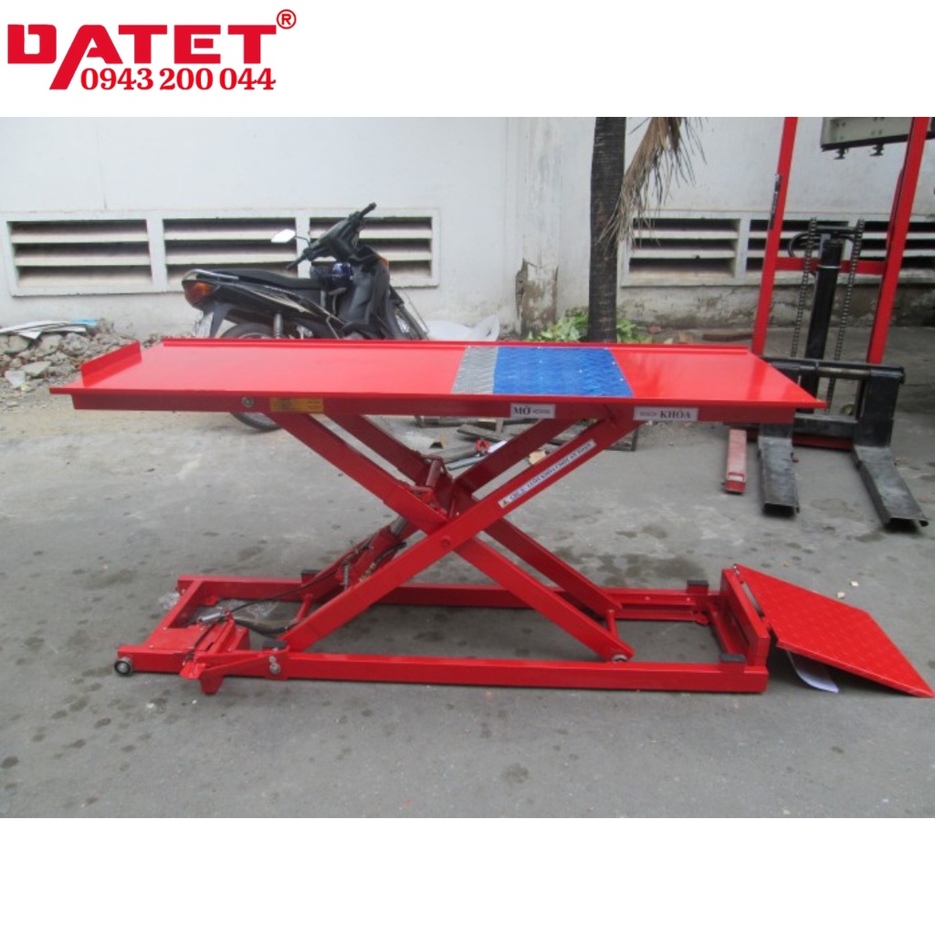 Bàn nâng xe máy . Bàn nâng xe máy 200kg, chính hãng. Bảo hành chính hãng lên đến 12 tháng.