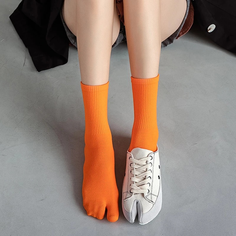 Vớ Cotton Hai Ngón Chống Trượt Hở Ngón Màu Trơn Thời Trang Chất Lượng Cao Thoải Mái Dành Cho Nữ