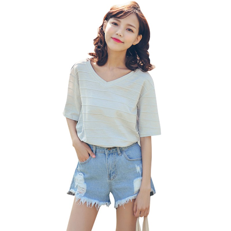 Quần short jean lưng cao mặc tôn dáng, chất liệu dày dặn co giãn nhẹ, phong cách năng động cá tính