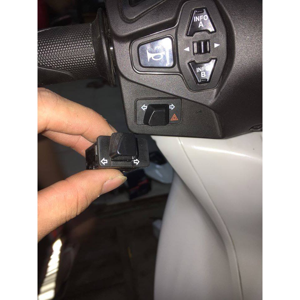 Công tắc Hazard xe máy | dùng cho các loại xe Honda đời mới
