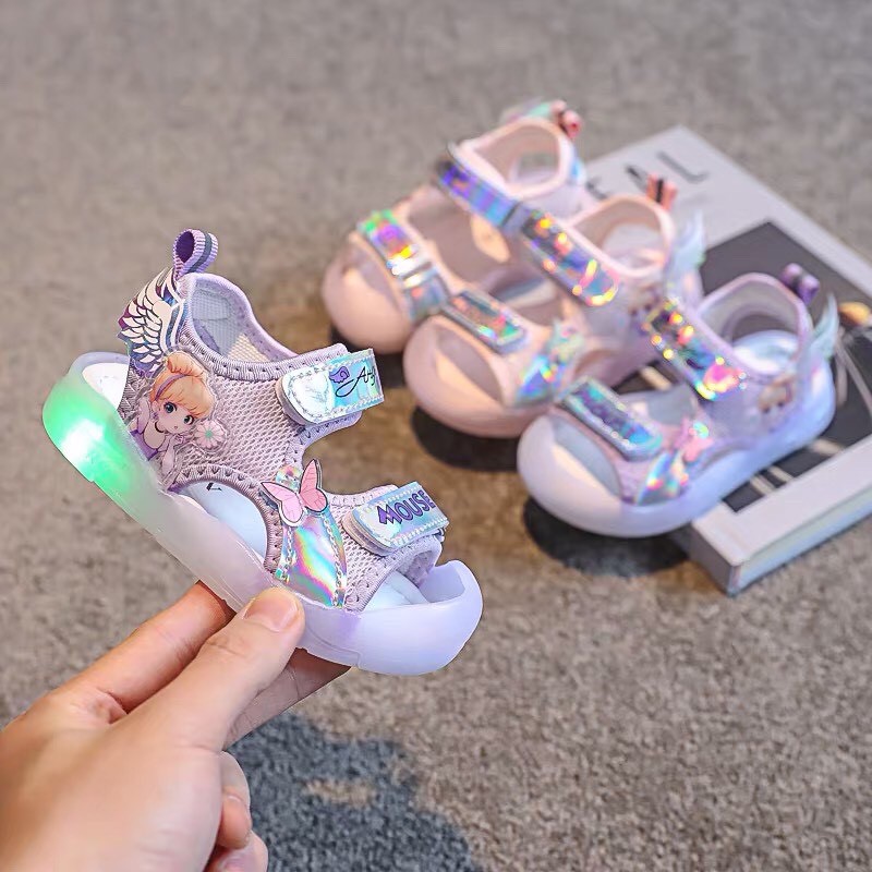 Sandal chống vấp quai vải có đèn led cho bé gái