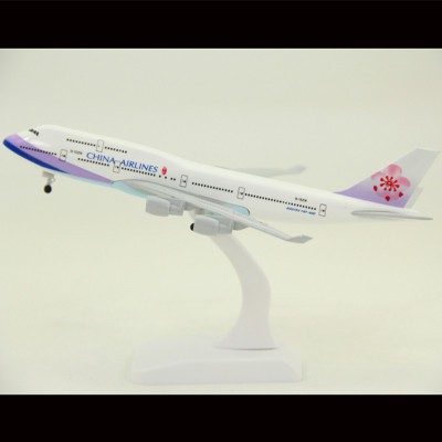 Mô hình máy bay China b747-400 18cm có bánh xe