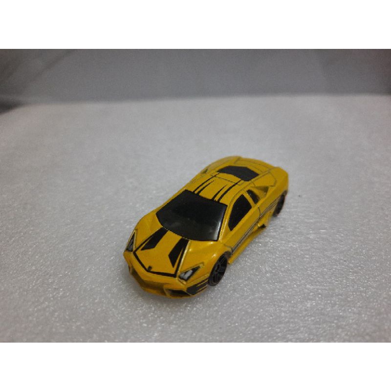 Xe Hot Wheels Lamborghini Reventon màu vàng sọc đen