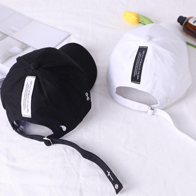 Mũ lưỡi trai thêu hình thánh giá màu trắng/ đen phong cách đường phố cho nam