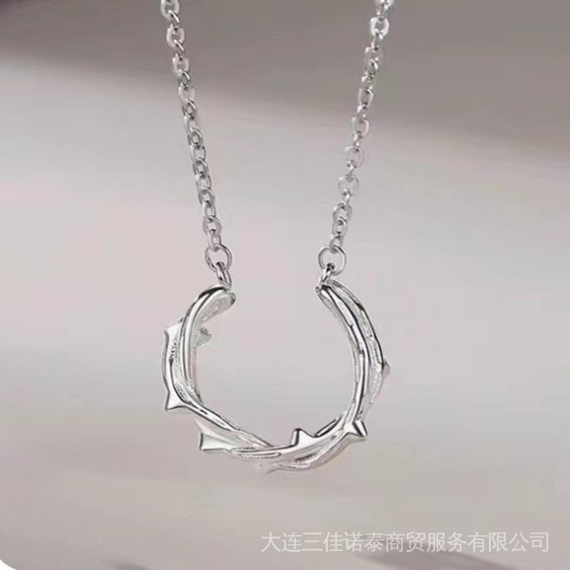 Cặp Dây Chuyền Mặt Gai Hoa Hồng Sang Trọng Cho Cặp Đôi 520