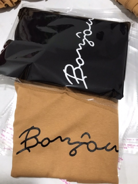 Đầm body in chữ