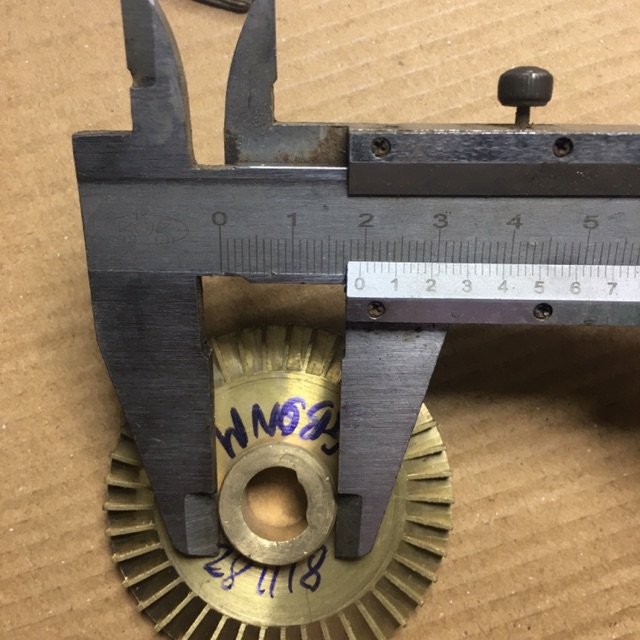 Cánh nước máy bơm 125 trục khuyết