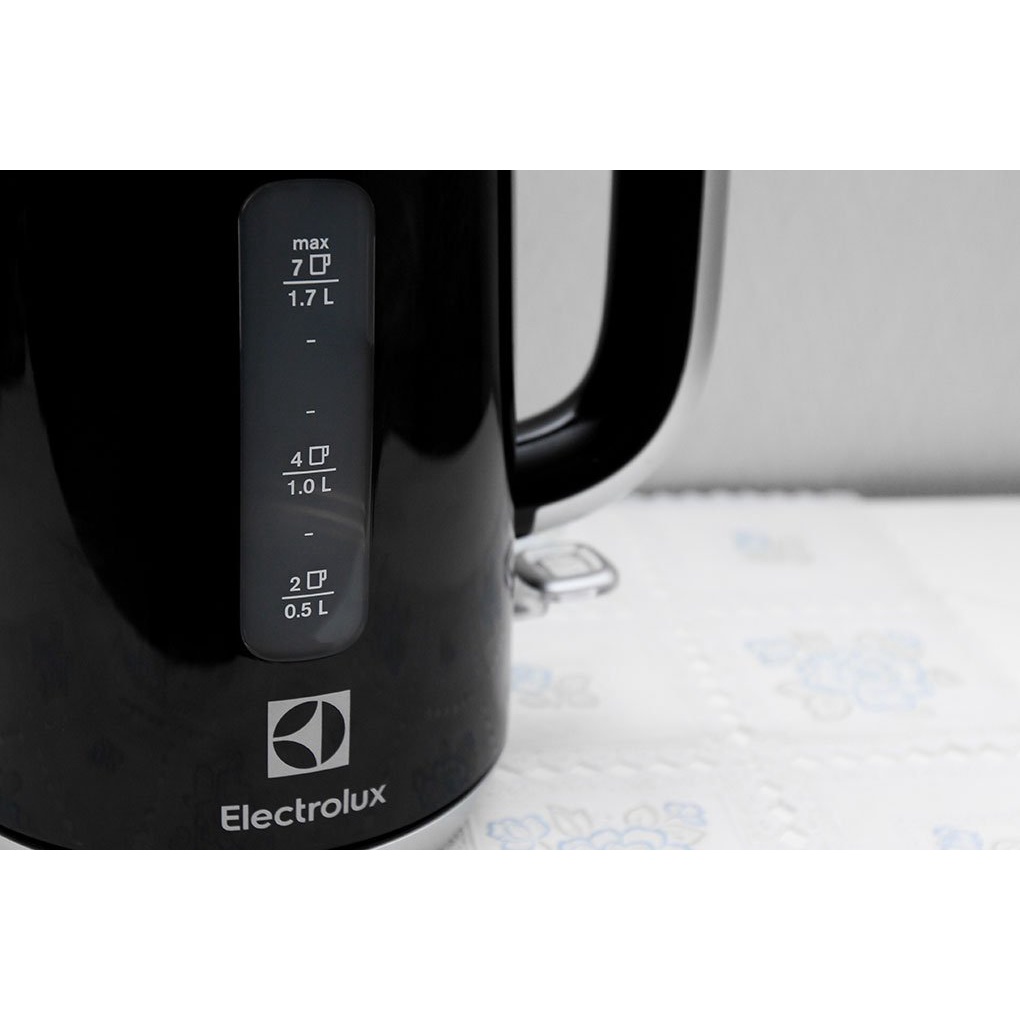 Ấm siêu tốc 1.7 Lít Electrolux EEK3505K 2200W