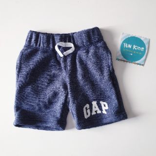 Quần short da cá bé trai Gap