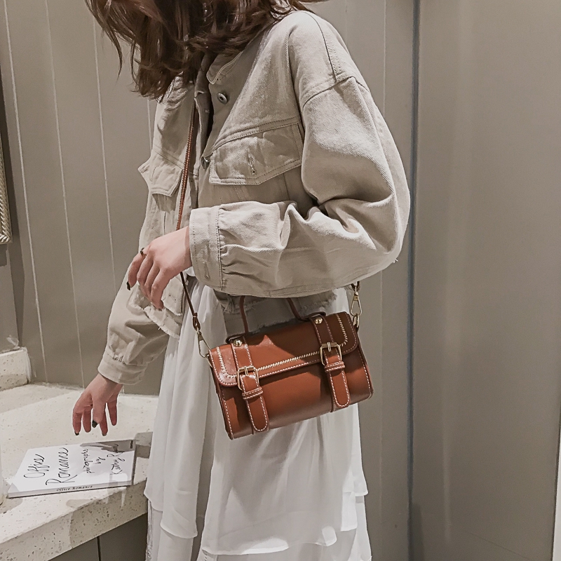 Túi đeo vai màu sắc xinh xắn phong cách cổ điển cho nữ