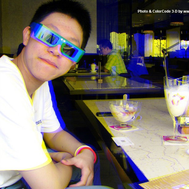 Kính xem phim 3D công nghệ ColorCode xem trên màn hình 2D thông thường