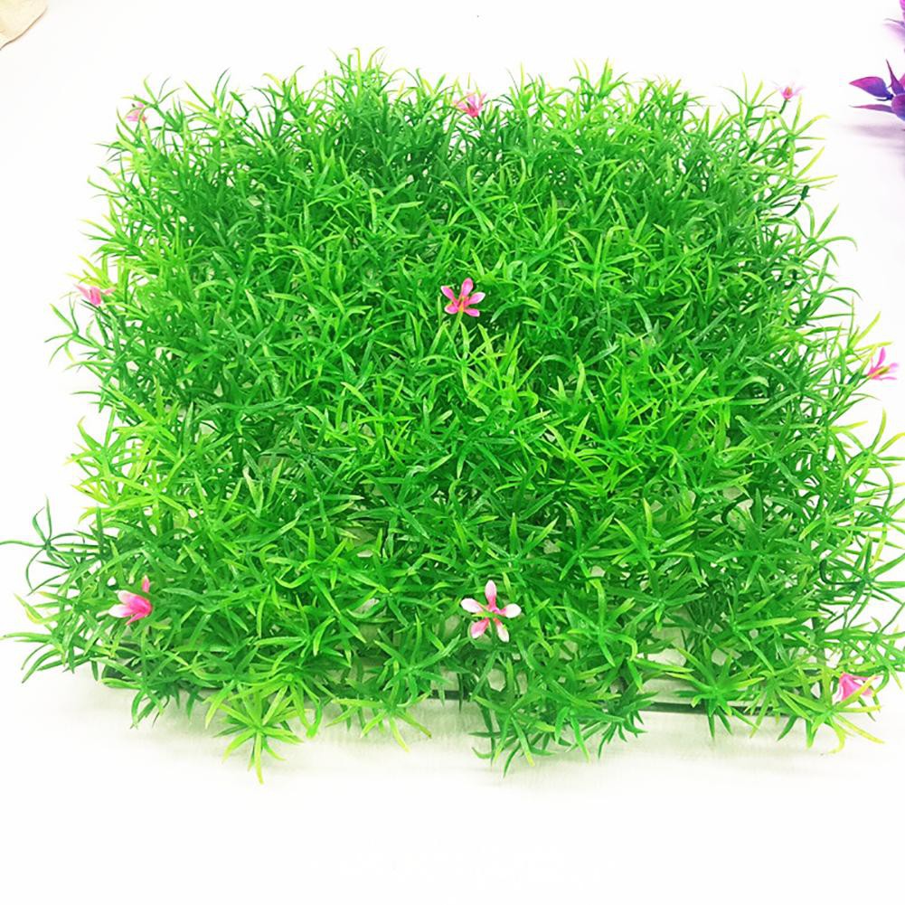 Thảm cỏ bằng nhựa màu sắc tươi sáng dùng để trang trí bể nuôi cá cảnh