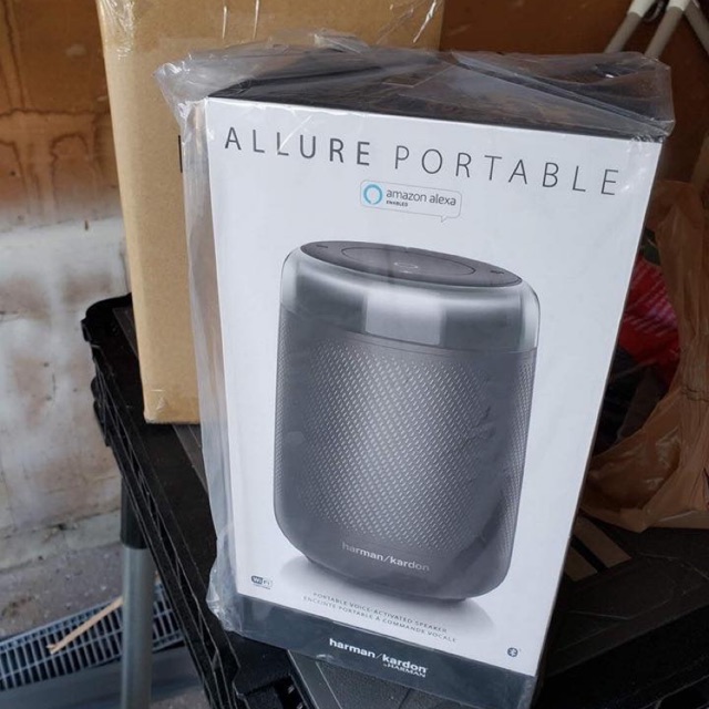 Loa thông minh Harman kardon Allure portable tích hợp alexa ( Có pin tích hợp sẳn ko cần cắm điện ) .New