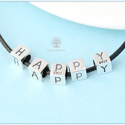 Chữ cái xỏ ngang vuông 4 mặt - Charm bạc phối vòng